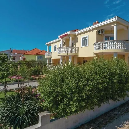 Julija Klovica Cr Apartment Zadar